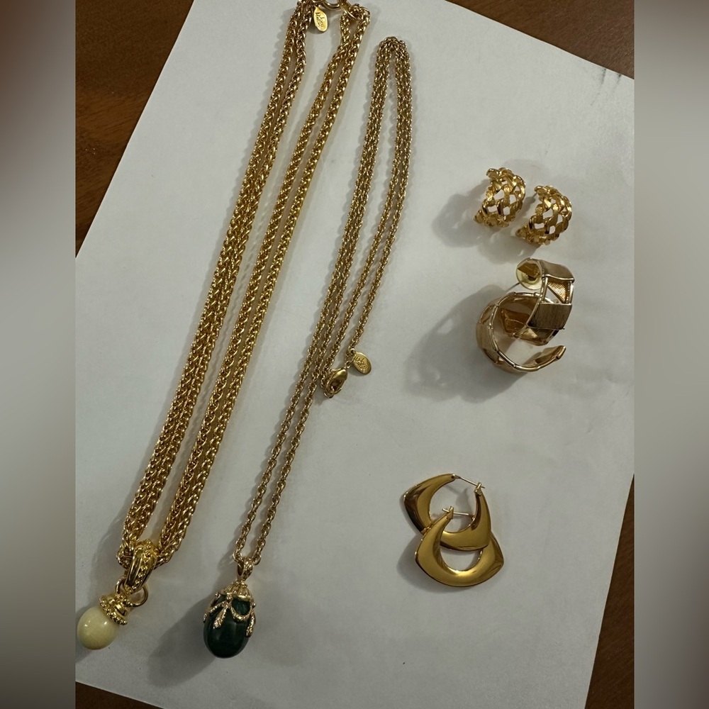 Joan Rivers Gold and Green Necklace Set with 3 pair of gold tone earring sets - Picture 5 of 6